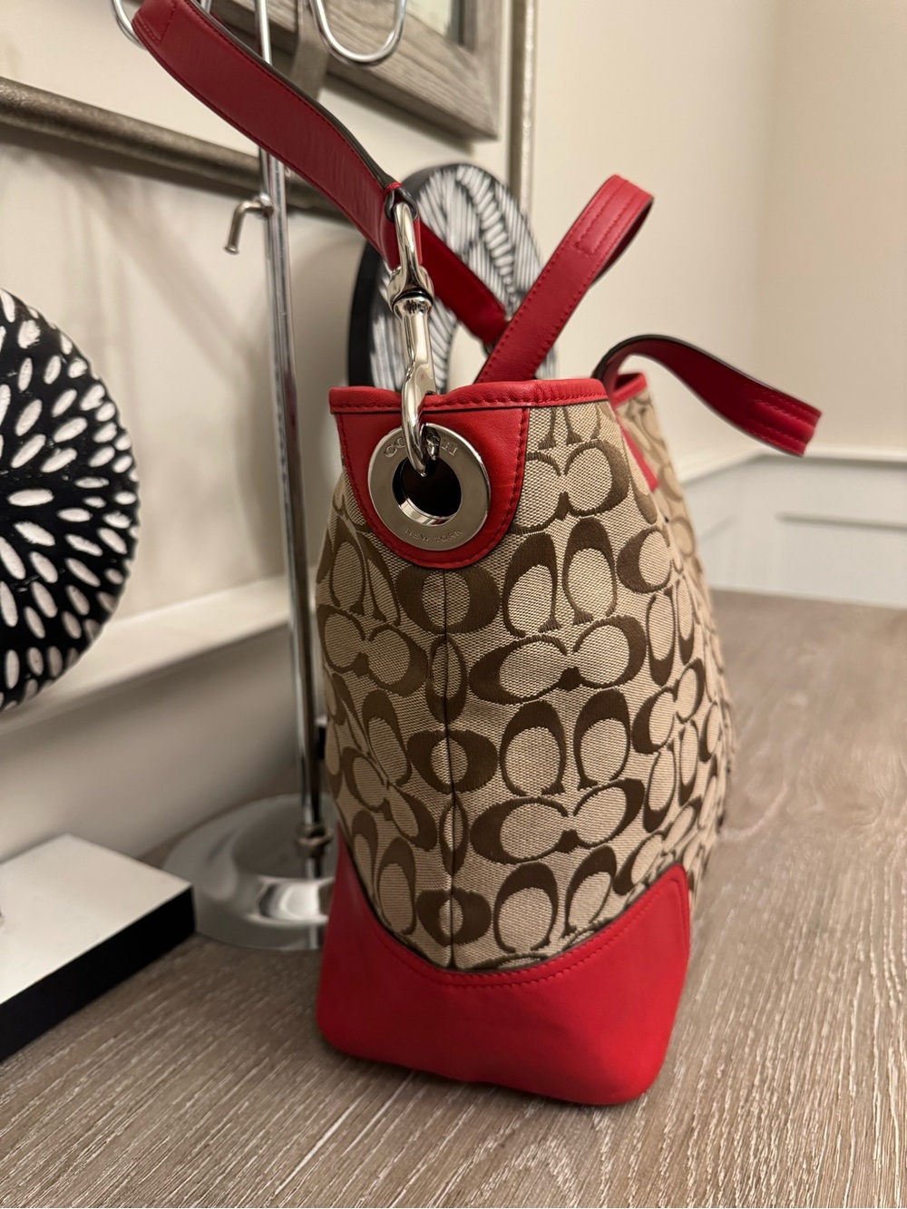 Coach Signature Canvas Shoulder Bag with Red Leather Accents. Missing hang tag - Picture 6 of 12